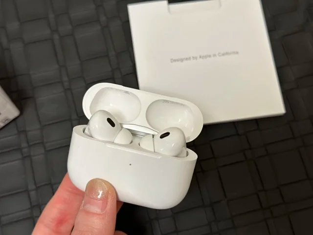 2024最新款 Apple AirPods Pro (第2代) 搭配MagSafe【USB‑C 充電盒】頂級音質 H2晶片/主動降噪【一年無憂售後】